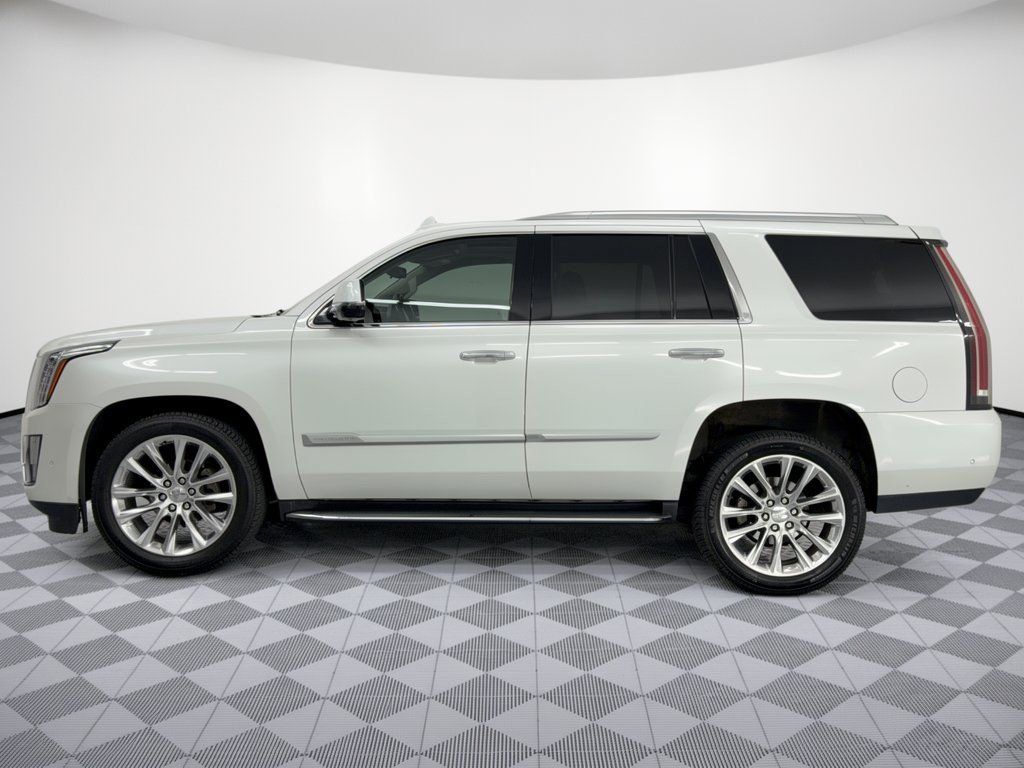 Used 2018 Cadillac Escalade Luxury AWD/4WD image 2