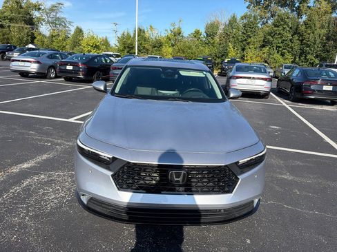 Used 2024 Honda Accord Touring image 9