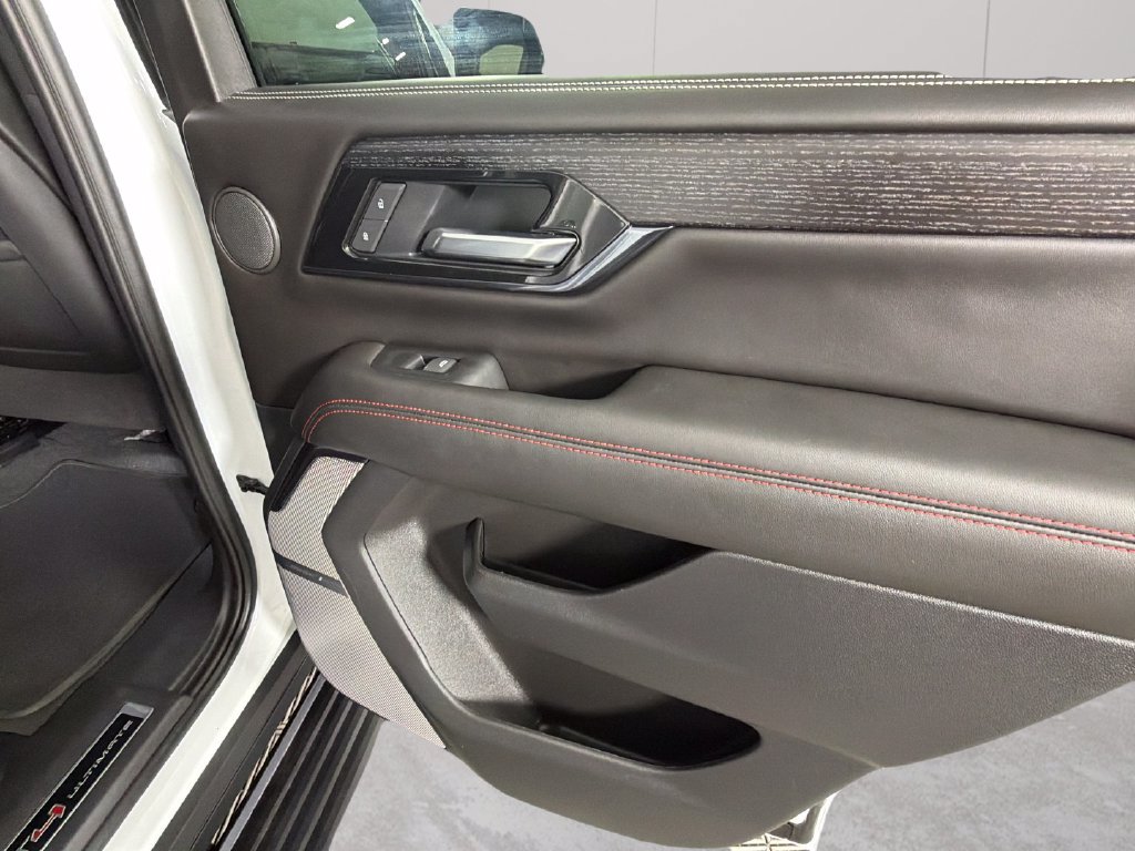 Used 2025 GMC Yukon AT4 Ultimate AWD/4WD image 46