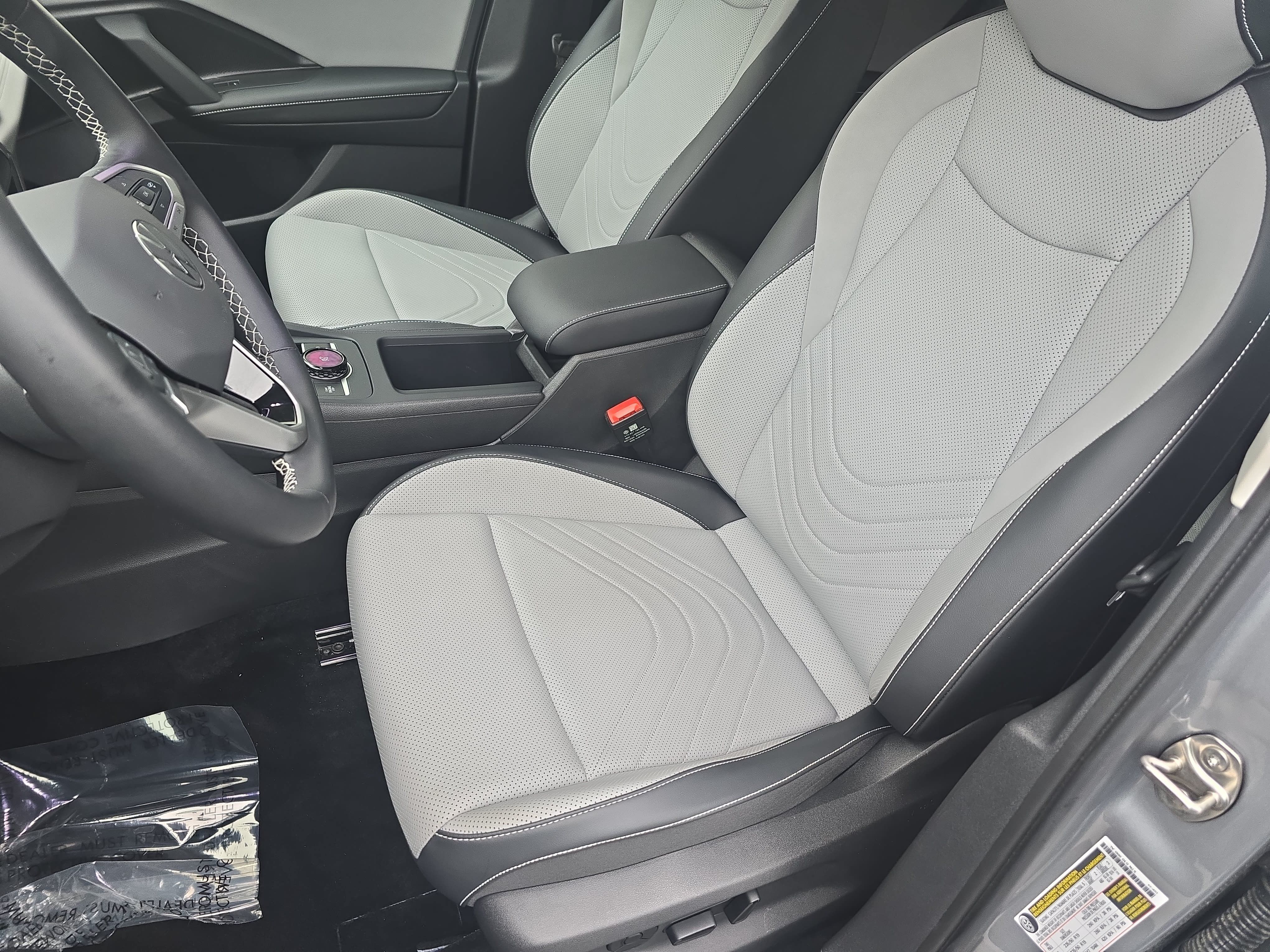 Used 2025 Volkswagen Tiguan SE AWD/4WD image 15