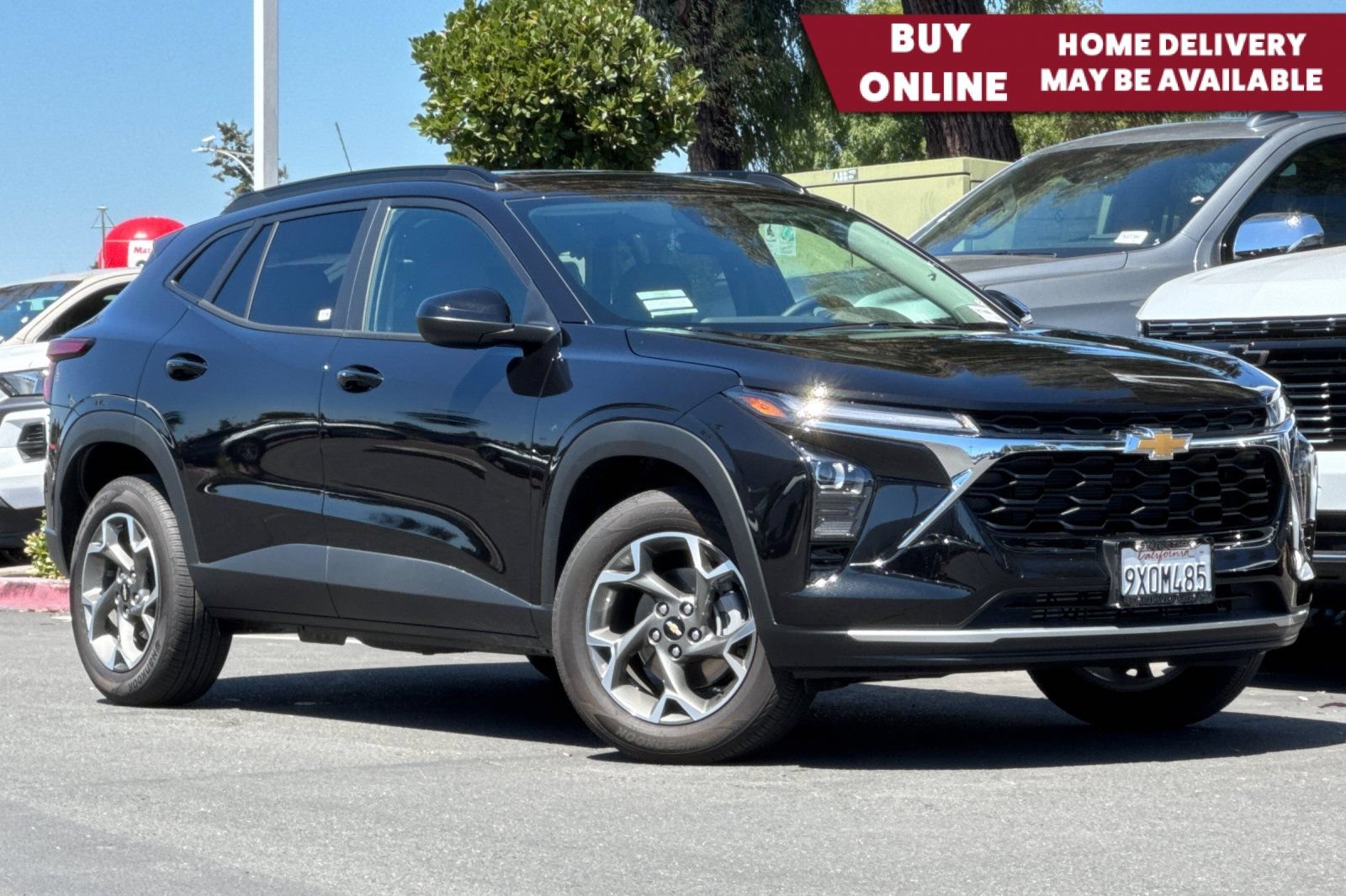 Used 2026 Chevrolet Trax LT w/ Sunroof Package FWD image 1