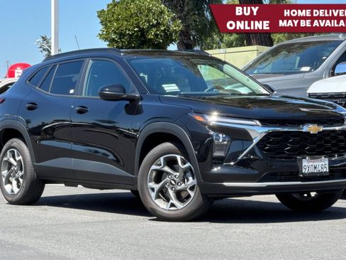 Used 2026 Chevrolet Trax LT w/ Sunroof Package FWD image 1