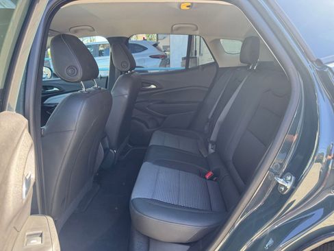 Used 2025 Chevrolet Trax LT FWD image 25