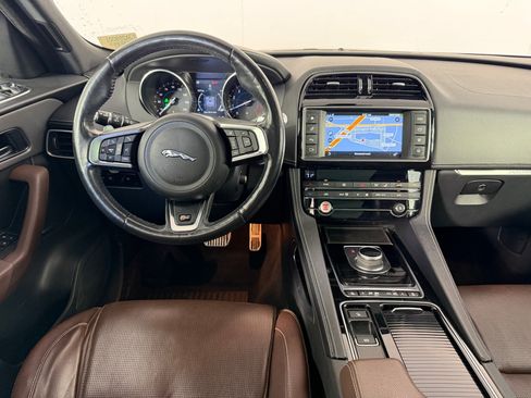 Used 2018 Jaguar F-PACE S image 30