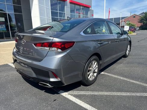 Used 2019 Hyundai Sonata SE w/ Cargo Package FWD image 3