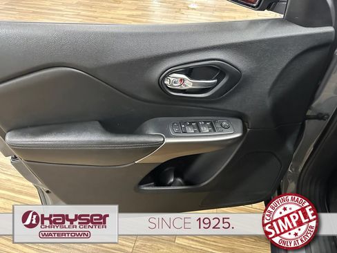 Used 2021 Jeep Cherokee Latitude Lux AWD/4WD image 9