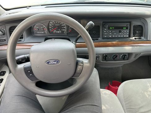 Used 2005 Ford Crown Victoria RWD image 6