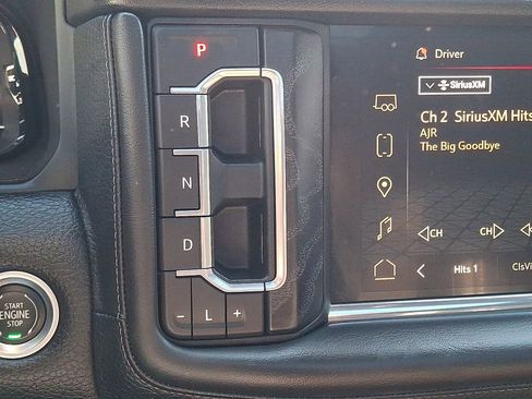 Used 2022 GMC Yukon XL Denali image 18