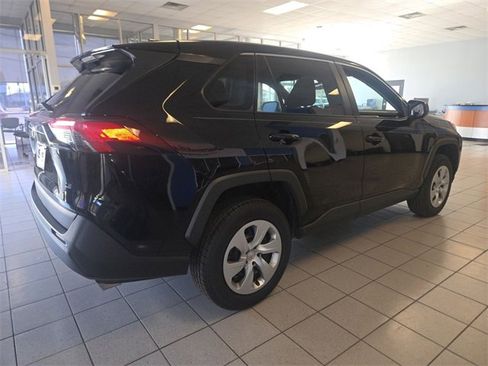 Used 2022 Toyota RAV4 LE image 8