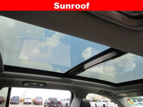 Certified 2022 GMC Terrain AT4 w/ Infotainment Package II AWD/4WD image 17