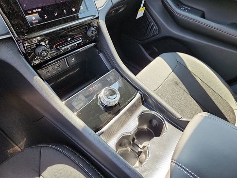 New 2025 Jeep Grand Cherokee Laredo X AWD/4WD image 25