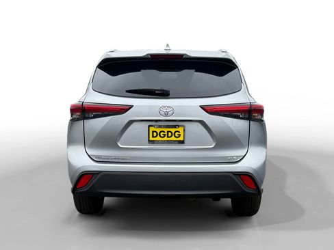 Used 2023 Toyota Highlander L image 4