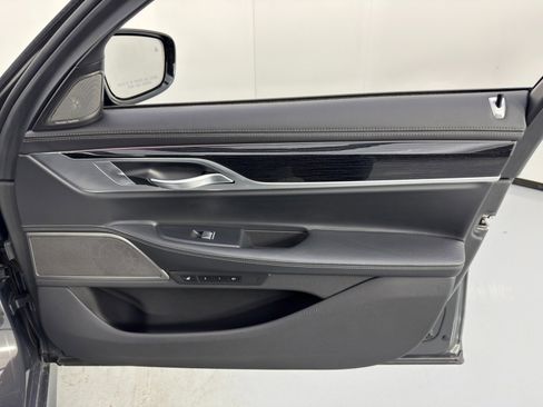 Used 2022 BMW 750i xDrive w/ Executive Package image 50