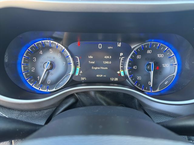 Used 2025 Chrysler Pacifica Select FWD image 30
