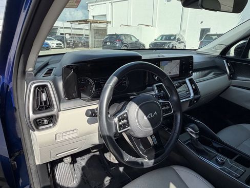 Certified 2022 Kia Sorento S FWD image 18