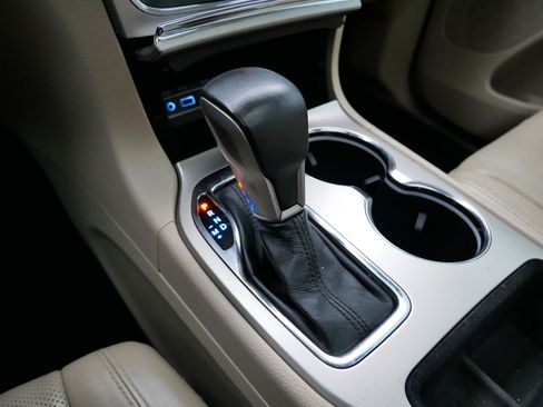 Used 2017 Jeep Grand Cherokee Limited w/ Luxury Group II image 24