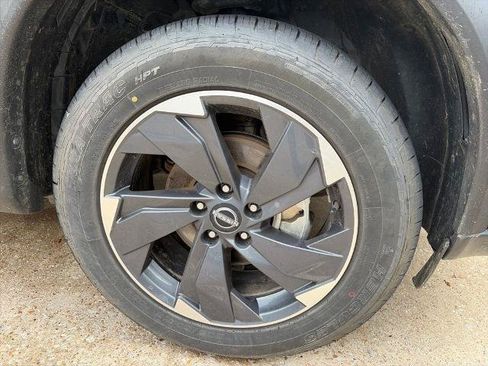 Certified 2024 Nissan Rogue SV FWD image 7