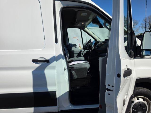 Used 2019 Ford Transit 250 130 Medium Roof RWD image 31