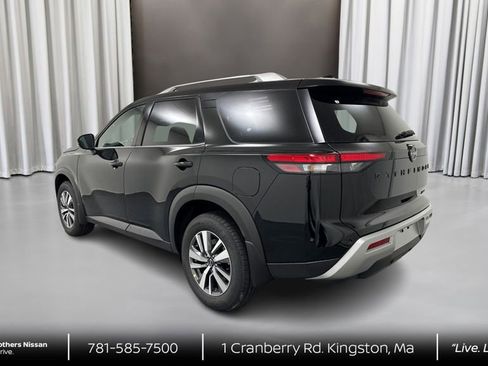 Certified 2024 Nissan Pathfinder SL w/ Black Appearance Package AWD/4WD image 7