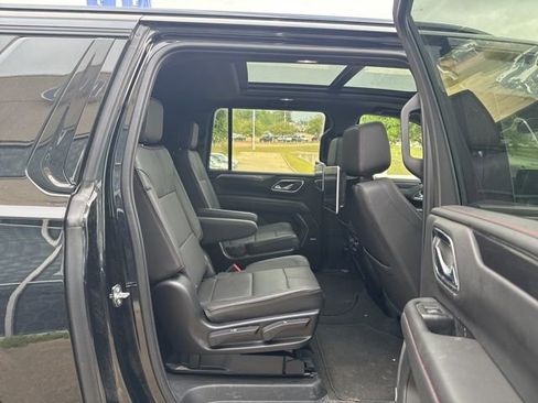 Used 2024 Chevrolet Suburban RST w/ Sport Performance Package image 8