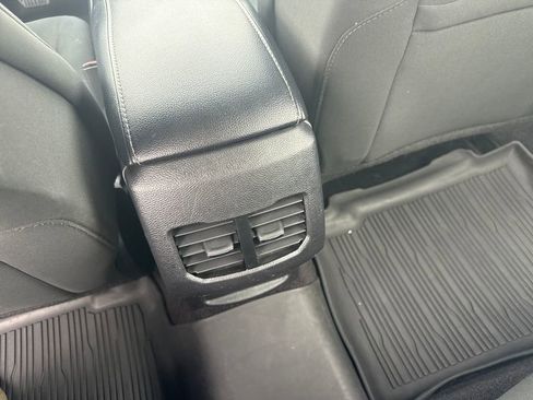 Used 2017 Ford Fusion SE w/ Fusion SE Technology Package image 18