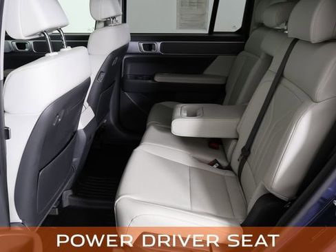 Used 2025 Hyundai Santa Fe SEL FWD image 17