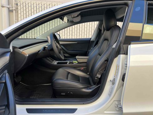 Used 2021 Tesla Model 3 Standard Range Plus image 5