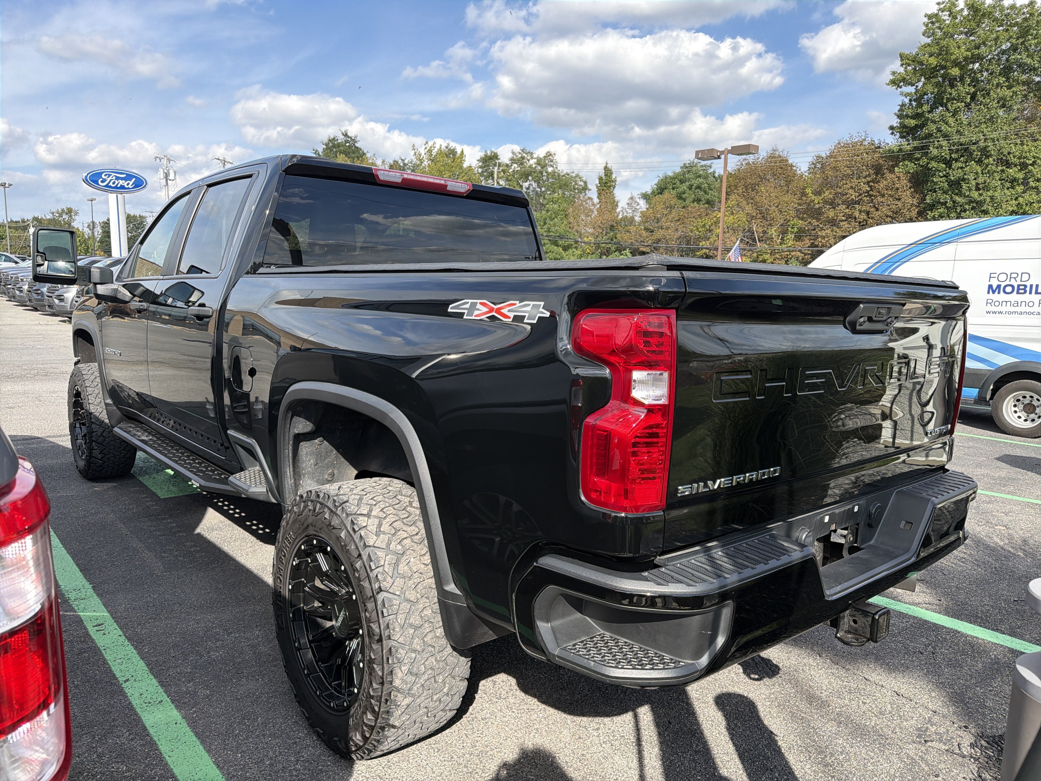 Used 2022 Chevrolet Silverado 2500 Custom w/ Custom Value Package AWD/4WD image 5