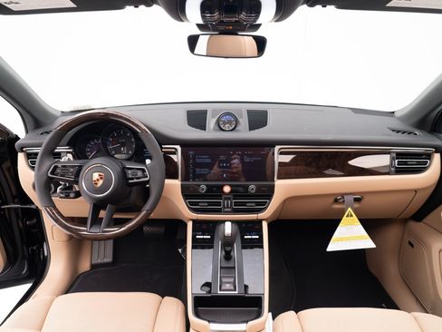 Certified 2026 Porsche Macan AWD/4WD image 18