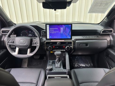 Used 2025 Toyota Tacoma Limited AWD/4WD image 13