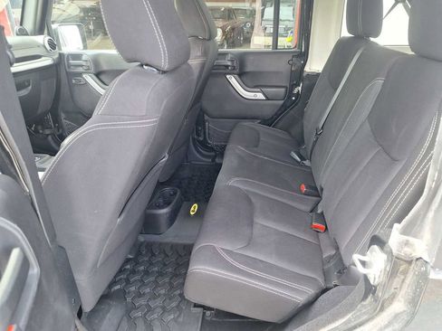 Used 2014 Jeep Wrangler Unlimited Rubicon w/ Connectivity Group AWD/4WD image 12