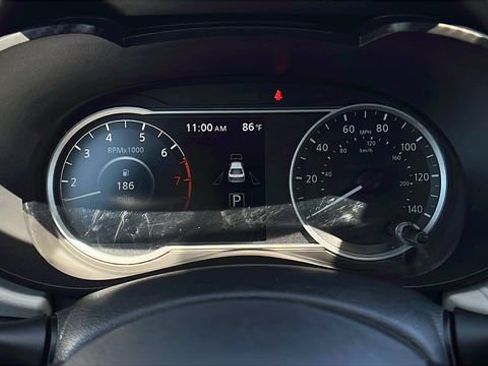Used 2022 Nissan Versa SV FWD image 30