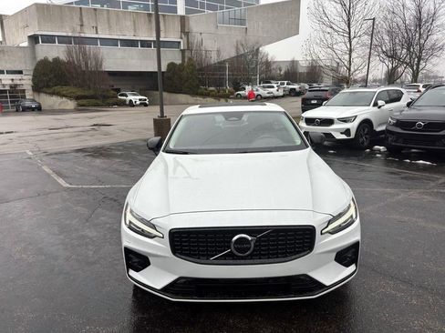 Used 2025 Volvo S60 B5 Core image 2