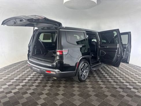 Used 2022 Jeep Wagoneer Series III w/ Convenience Group I AWD/4WD image 16
