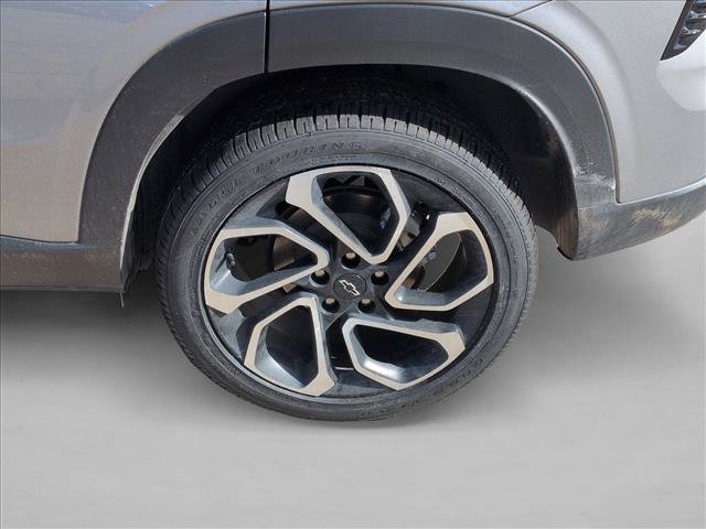 Used 2024 Chevrolet Trax RS w/ Sunroof Package FWD image 22