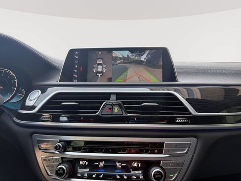 Used 2019 BMW 750i w/ M Sport Package RWD image 25