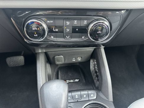 Certified 2025 Chevrolet TrailBlazer LT w/ Convenience Package FWD image 34