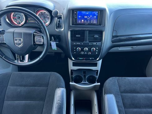 Used 2016 Dodge Grand Caravan SE FWD image 10