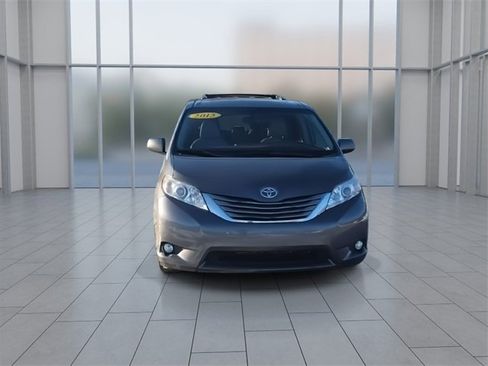 Used 2015 Toyota Sienna L image 3