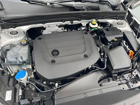 Used 2025 Volvo XC40 B5 Core image 29