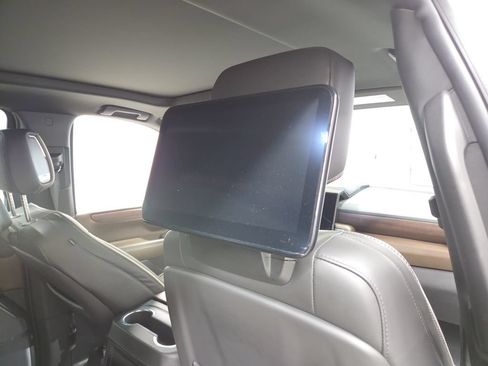 Used 2025 GMC Yukon XL Denali Ultimate AWD/4WD image 12