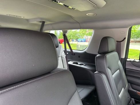 Used 2017 Chevrolet Suburban Premier AWD/4WD image 18
