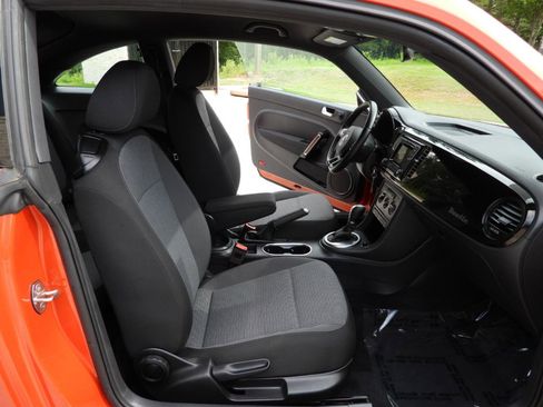 Used 2019 Volkswagen Beetle 2.0T SE FWD image 35