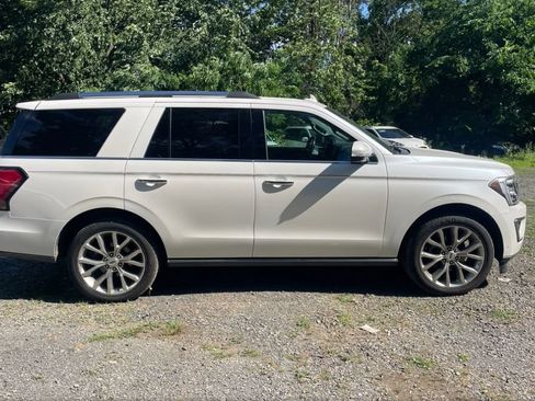 Used 2019 Ford Expedition Limited w/ Equipment Group 302A AWD/4WD image 3