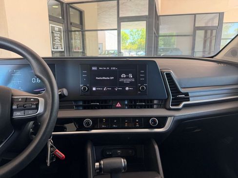 Used 2025 Kia Sportage LX FWD image 17