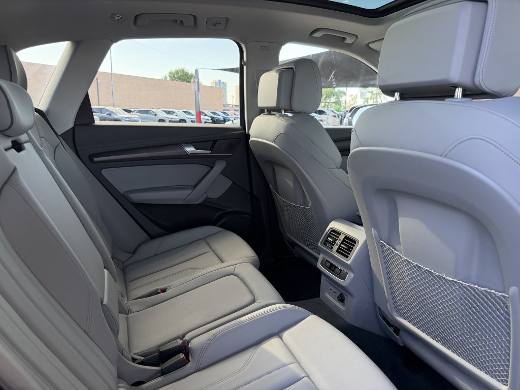 Used 2025 Audi Q5 e Premium AWD/4WD image 37