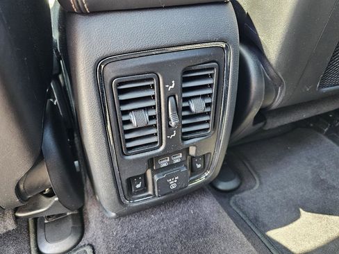 Used 2017 Jeep Grand Cherokee Overland AWD/4WD image 23