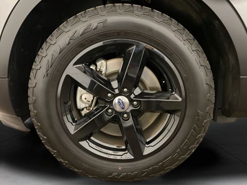 Used 2019 Ford Explorer XLT image 21