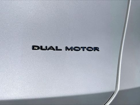 Used 2022 Tesla Model Y Long Range AWD/4WD image 31