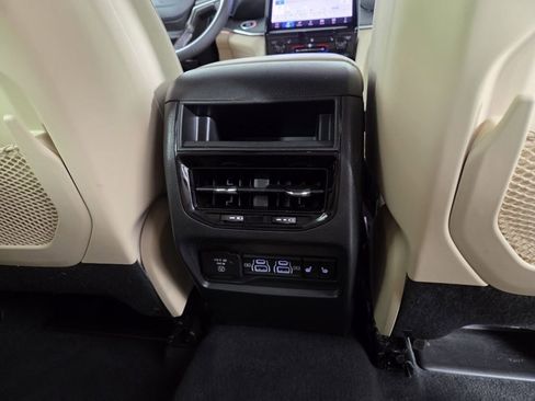 Certified 2025 Jeep Grand Cherokee Limited image 34